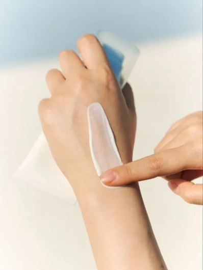 Skin1004 - Madagascar Centella Hyalu-Cica Water-Fit Sun Serum SPF50+ PA++++